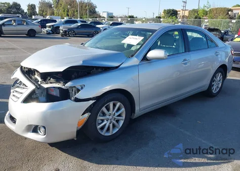2010 Toyota Camry Xle z USA, uszkodzony, nr VIN 4T1BF3EK6AU010895
